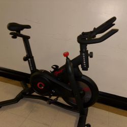 Echelon Connect Sport-S indoor cycling bike. This model offers a connected fitness experience and features specific features. The key features of the 