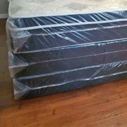 Queen Size New Thick Pillow Top Bed Can Deliver 