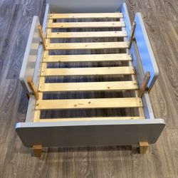 Dadada Baby Toddler Bed