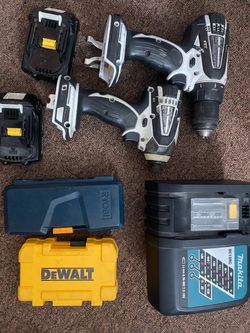 Makita and Ryobi Power Tool Lot - Saw, Grinder & Sander