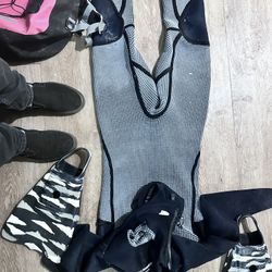 Need Essentials Wet Suit 4mm/3mm  Medium Tall