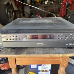 Toshiba SD2805 5-Disc Carousel DVD and CD Player