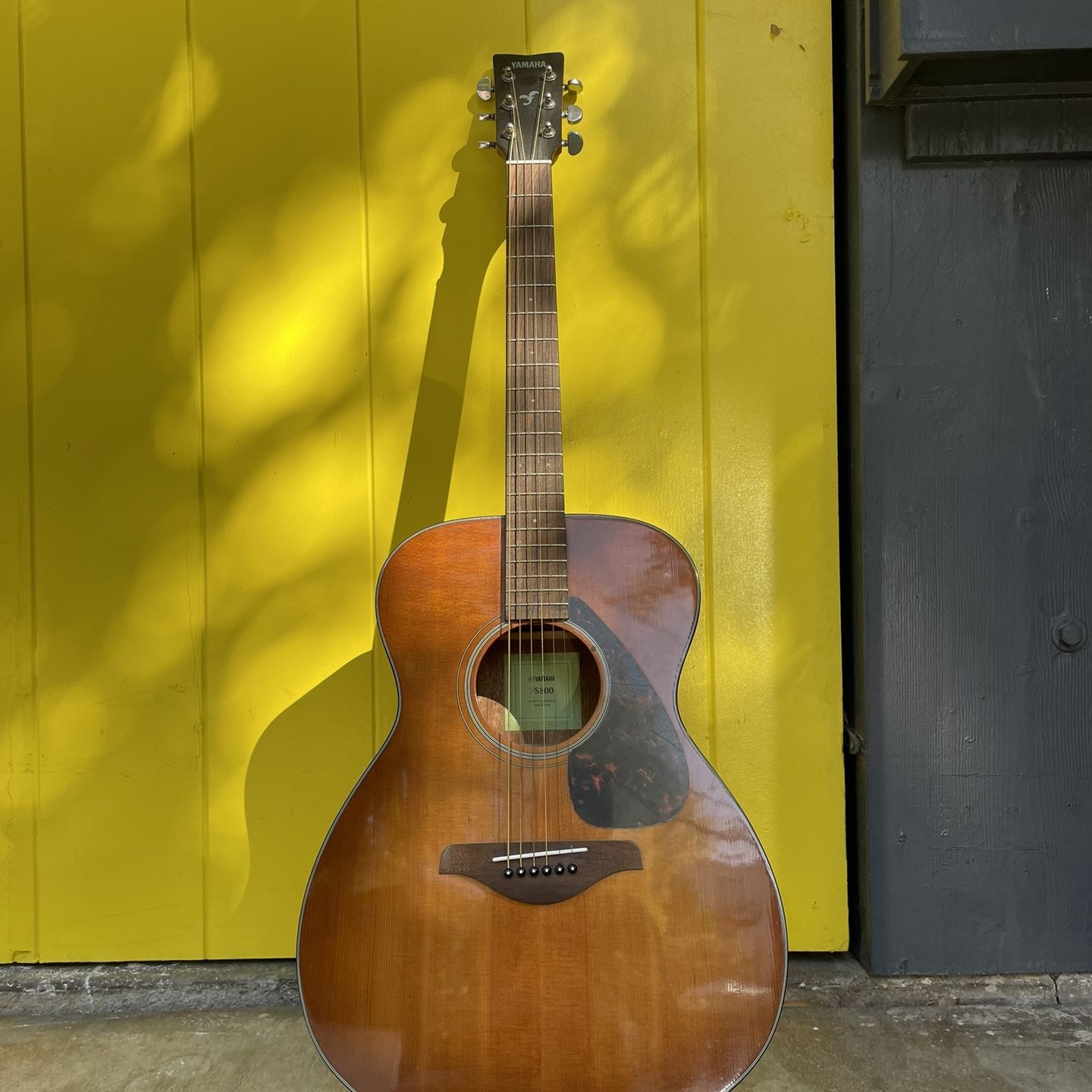 YAMAHA FS800 ACOUSTIC GUITAR for Sale in Los Angeles, CA - OfferUp