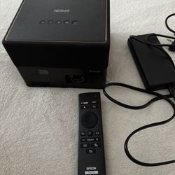 Epson EpiqVision Mini EF12 Projector