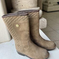 Rain Boots  Size 4