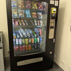 AMB350 Combo Snacks Vending Machine With A Credit Card Reader 