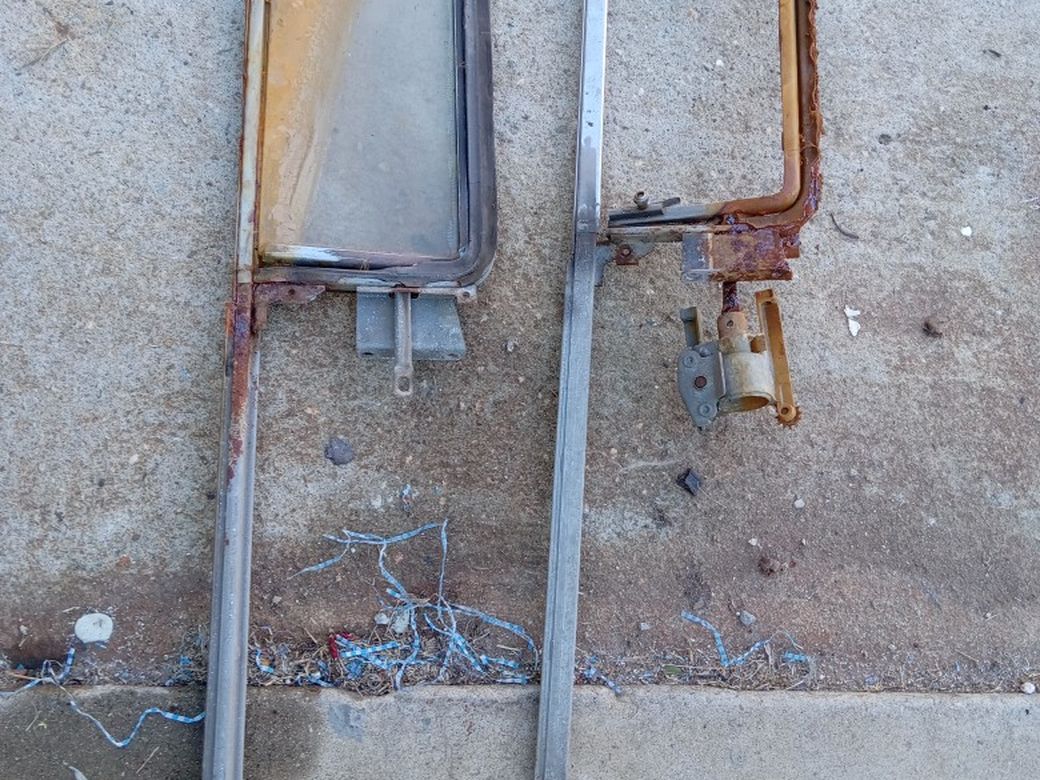 195356 Ford TRUCK INNER FENDEES for Sale in El Monte, CA OfferUp