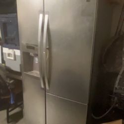 Refrigerator 