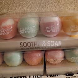 Brand New pack  Of 4 Bath Bombs 