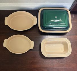 Le Creuset PRISTINE Classic Green Enamel 5pc set dish