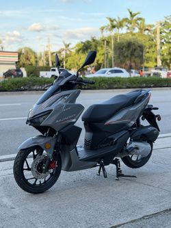 200cc Moped Scooter One Year Warranty