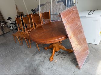 Table w/ leaf & 6 chairs (2 armed chairs)