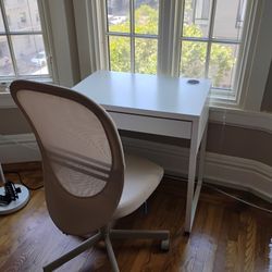 Desk Set In Great Condition!