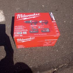 Milwaukee Drill Impact Set