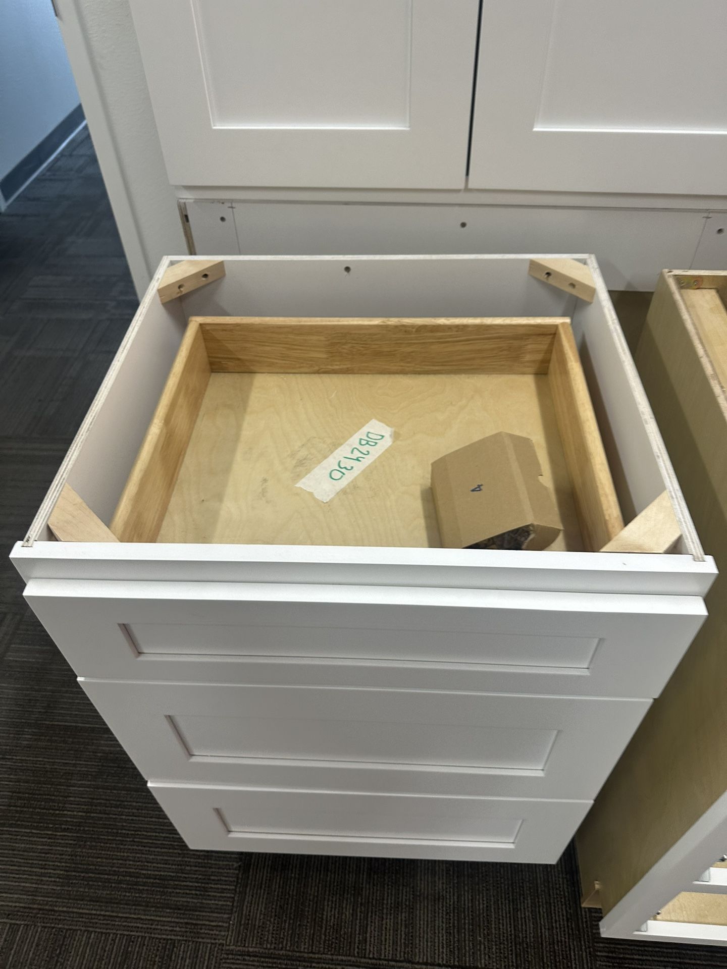 Cabinets DB24