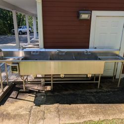  3 Bay Stainless Steel Sink With Disposal 