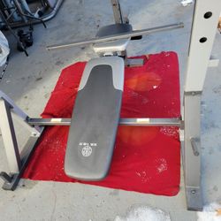 GOLD'S GYM XR 18.9 OLYMPIC BENCH 
SQUAT RACK. INCLINE. PREACHER PAD  ADJUSTABLE SEAT EXCELLENT CONDITION 11525 S HALSTED DUNKIN/ 7111.S WESTERN WALGRE