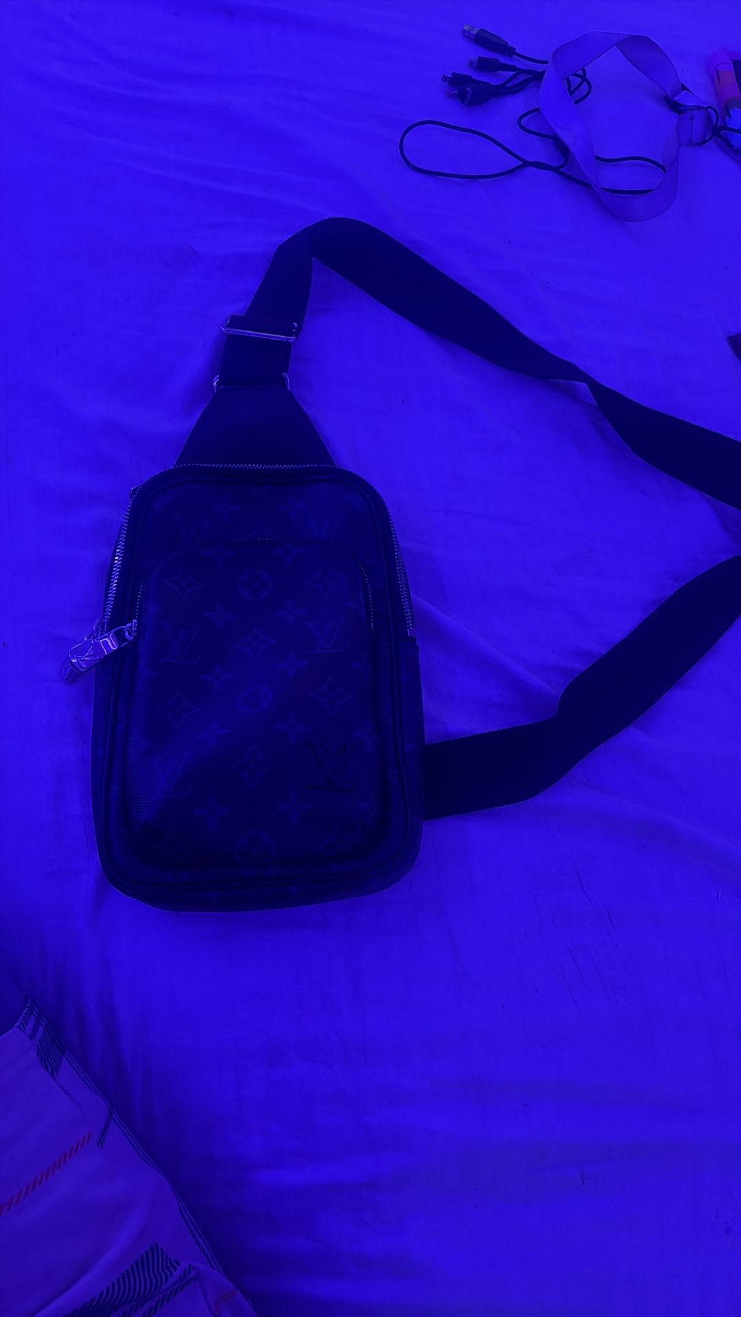 louis vuitton slingshot bag