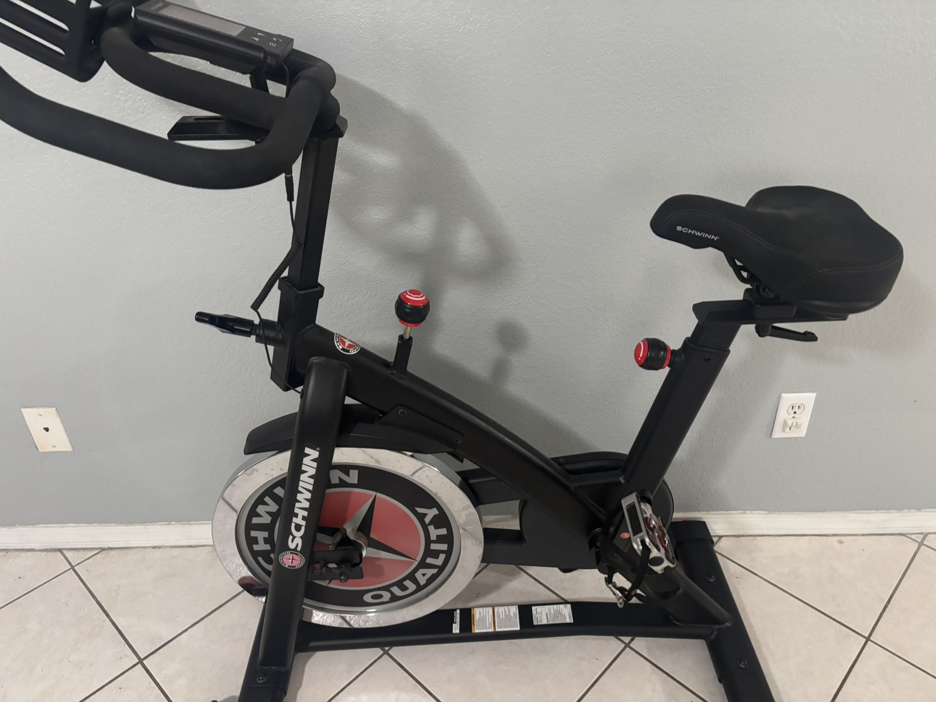 Schwinn IC3 Exercise Bike