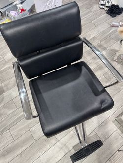 Black Leather Salon Styling Chair