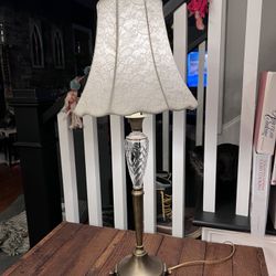 Beautiful Reconditioned Farmhouse Antique-style Glass and Brass Table Lamp