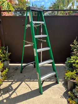 Husky 6 ft. Fiberglass Step Ladder