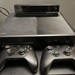 Xbox One W/ 2 Controllers & Camera For Kinect