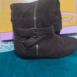 BRAND NEW Women’s Boots 