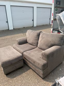Loveseat & Ottoman