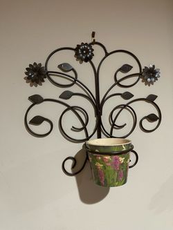 Decorative Flower & Leaf Scroll Metal Wall Art With Flower Pot