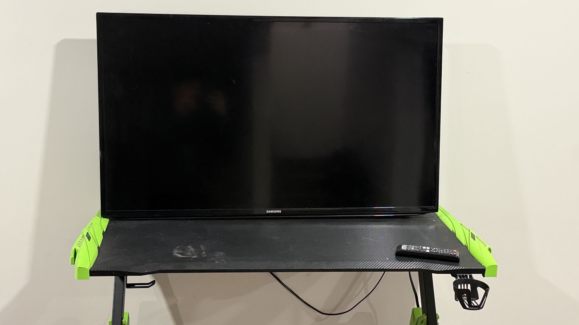 46 Inch TV And Gaming Desk