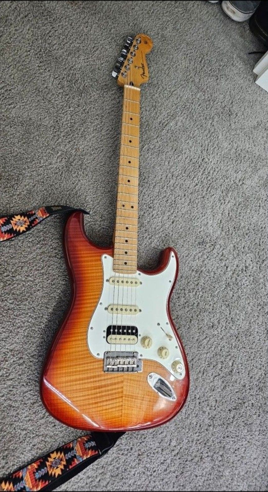 Fender Players Stratocaster HSS Plus Top, Maple Fingerboard, Sienna Sunburst