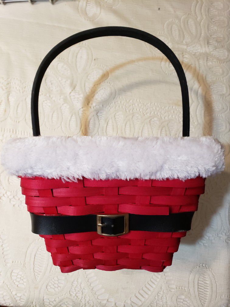 Beautiful Christmas basket! So many uses. For gift or display. Mint Condition!!