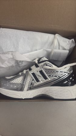 BRAND NEW KIDS NEW BALANCE