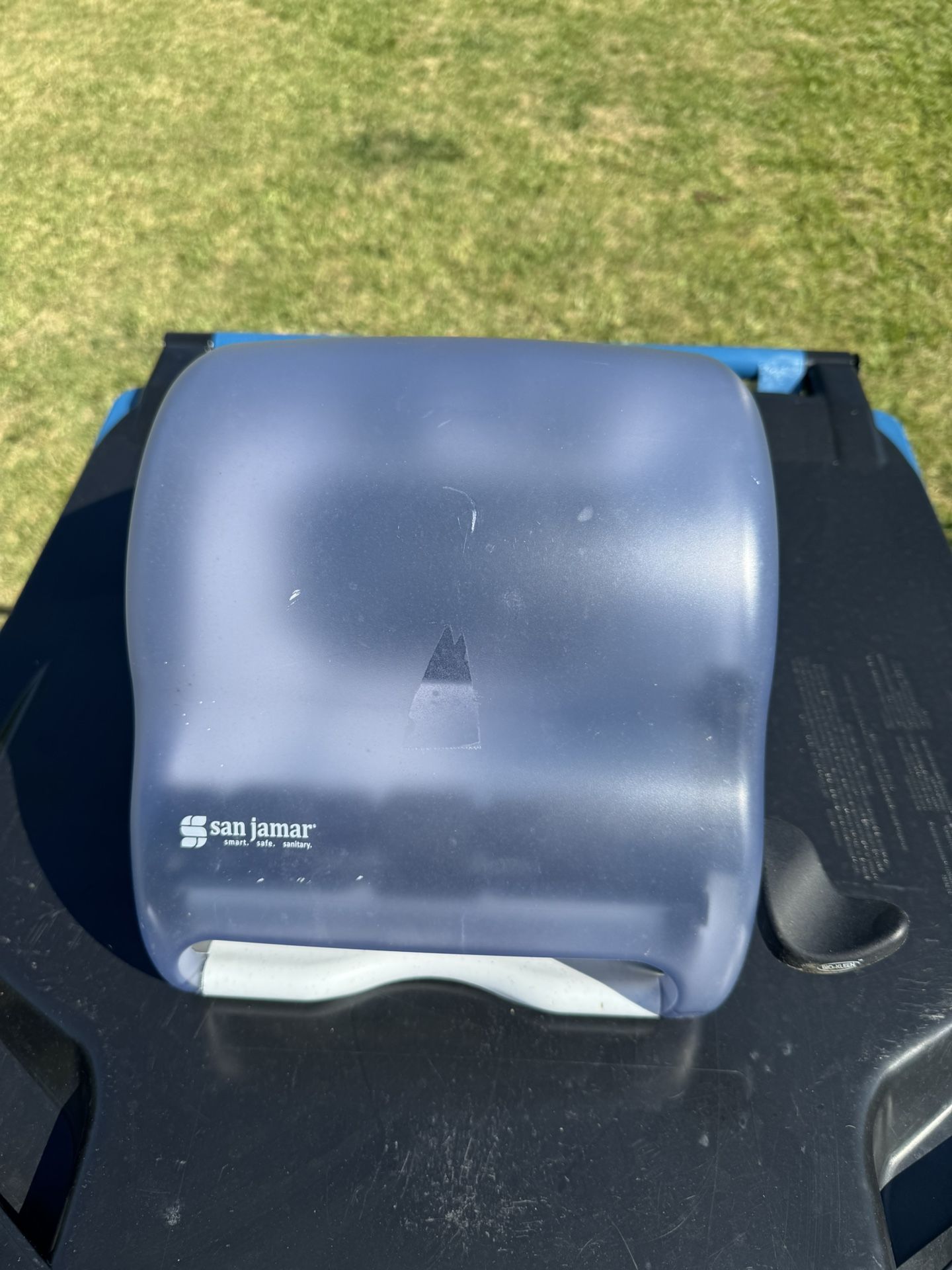 Classic Element™ Lever Roll Towel Dispenser