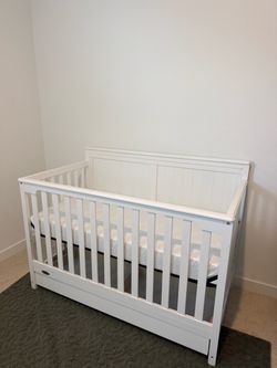 White, Graco crib with drawer and mattress