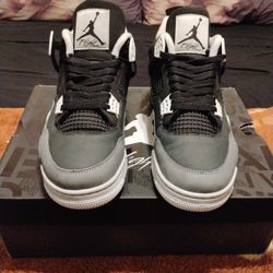 Jordan 4's RETRO 