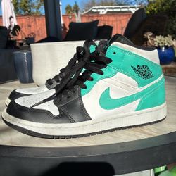 Women’s Air Jordan 1 Mid Tropical Twist Size 8