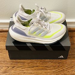 Women’s Adidas Lightweight UltraBoost!! (Size: 7.5)EXTREMELY CUSHIONED!