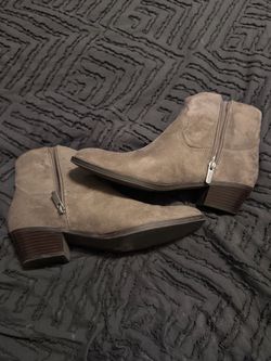 Size 10 Women’s Gray Suede Ankle Boots with Side Zipper