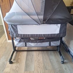 FREE BABY BASSINET WITH STORAGE 