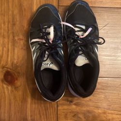 Womens Size 9 volleyball Asics
