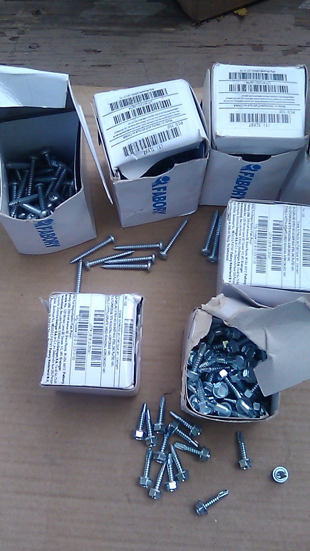 Self drilling screws and sheet metal screws TEK screws and