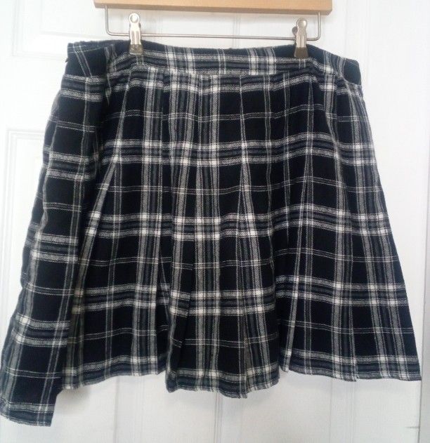 Shein curve mini skirt