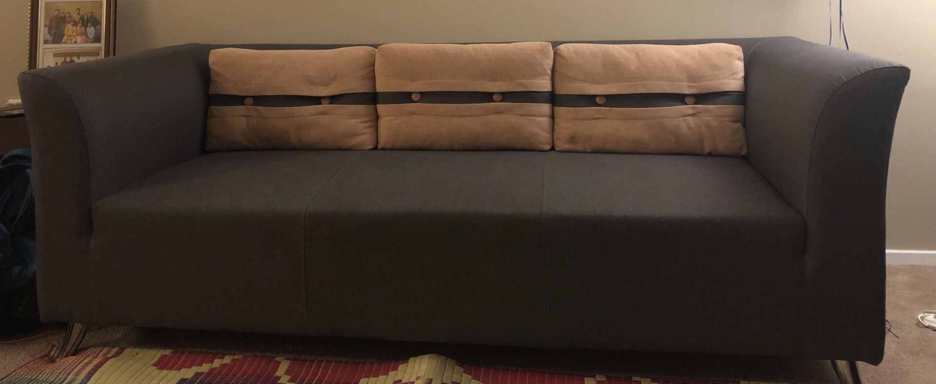 3 seater sofa with pillow