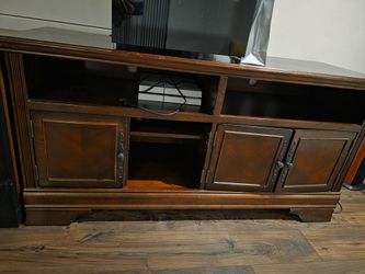 Wooden TV Stand / Media Console (Needs Repair / Missing Door