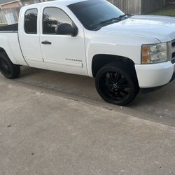 2011 Chevy Silverado 1500, White