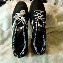 Baseball Cleats Size 16 Color Black And White