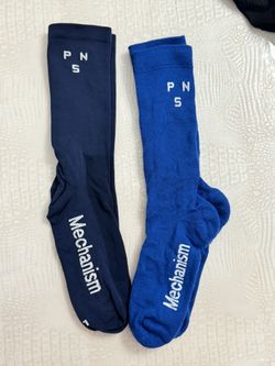 2 SOCKS - L - MEN