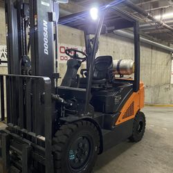 NEW! Dooosan forklift for sale, 5500 lb capacity 